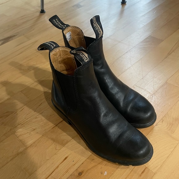 Blundstone BL1671 Heeled Chelsea Boot - Picture 3 of 6